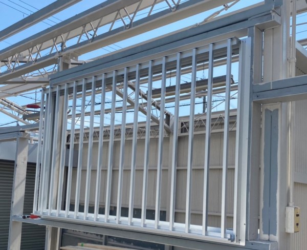 格子付きのアルミサッシを取り付け　窓交換工事